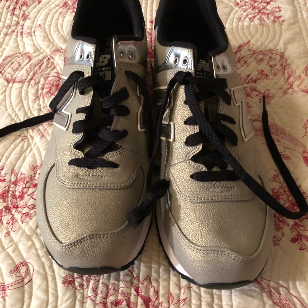 Brand new Gold New Balance Sz 10 Men